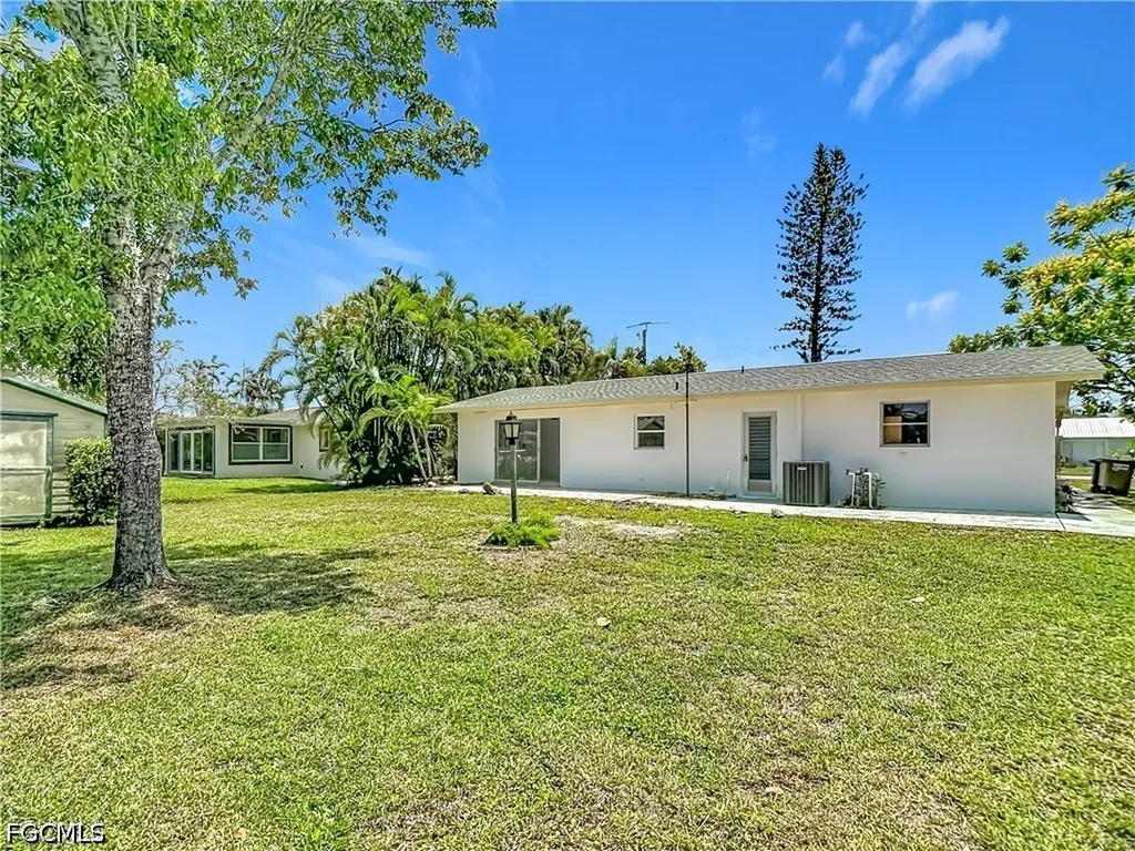 2137 Saint Croix Avenue Fort Myers FL 33905