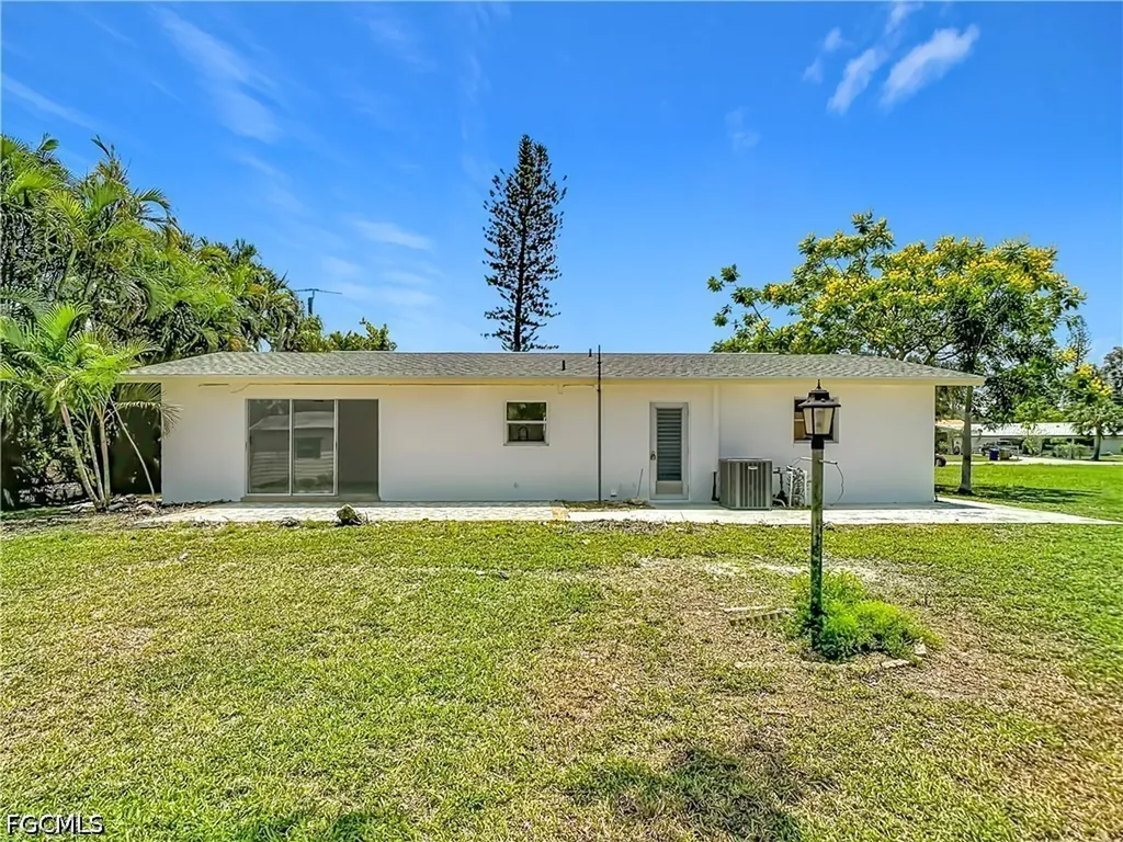 2137 Saint Croix Avenue Fort Myers FL 33905