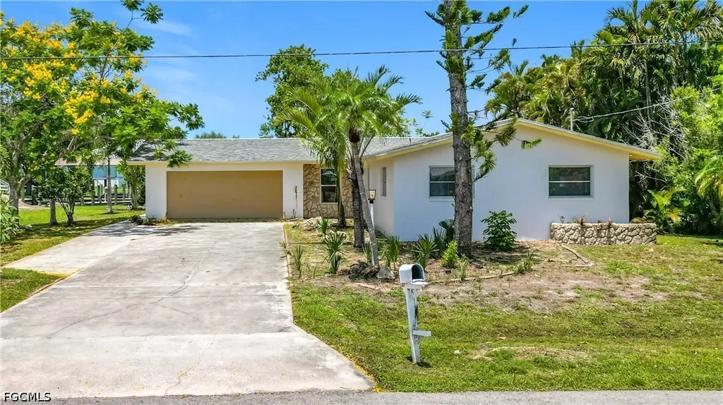 2137 Saint Croix Avenue Fort Myers FL 33905