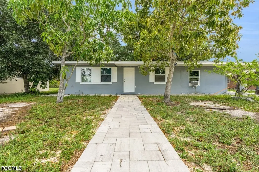 2351 Dora Street Fort Myers FL 33901
