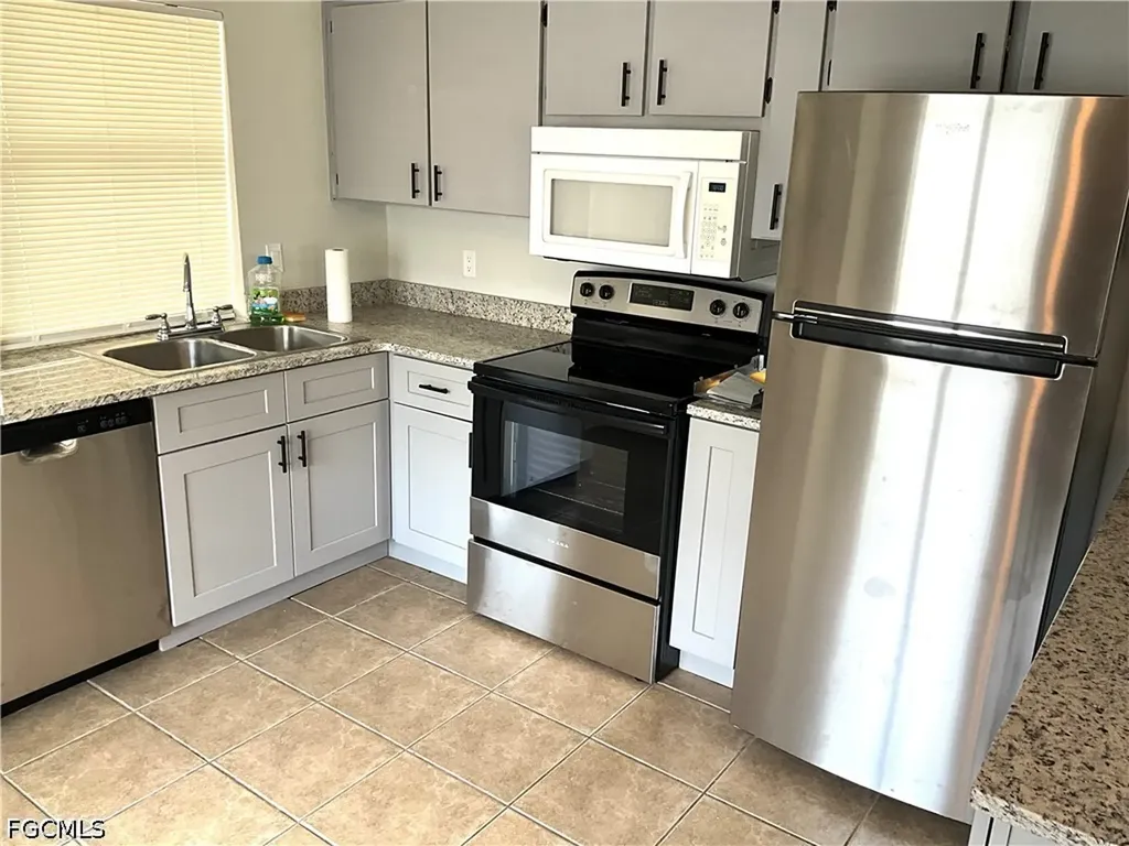 610 SE 13th Court Cape Coral FL 33990