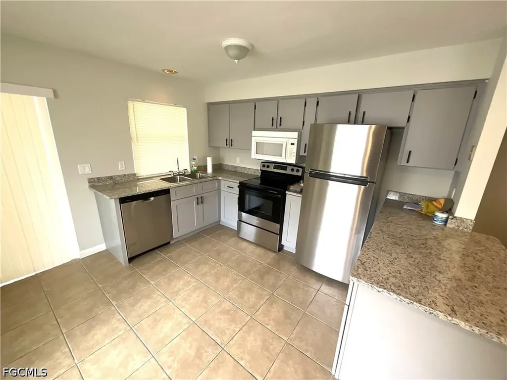 610 SE 13th Court Cape Coral FL 33990