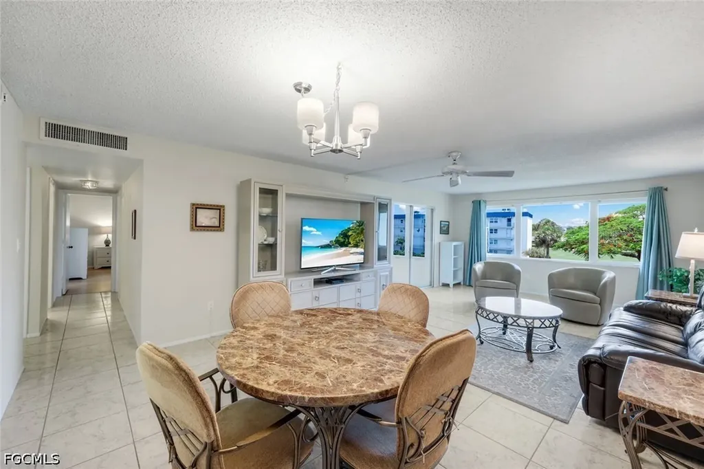 Fort Myers FL, 6102 Augusta Drive, Unit 307