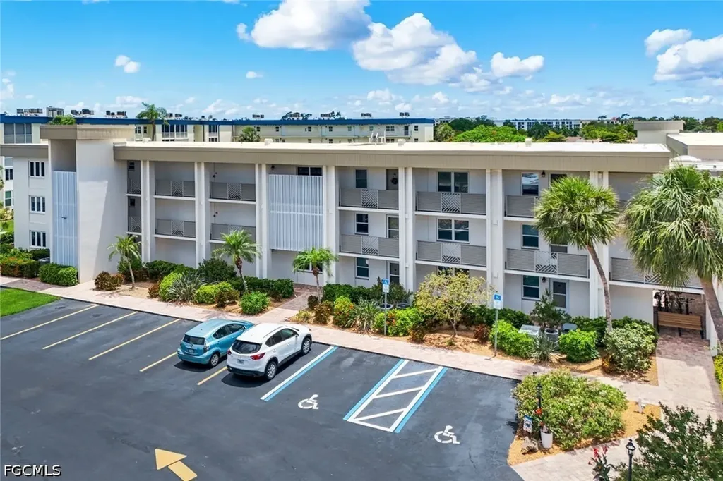 6102 Augusta Drive Fort Myers FL 33907