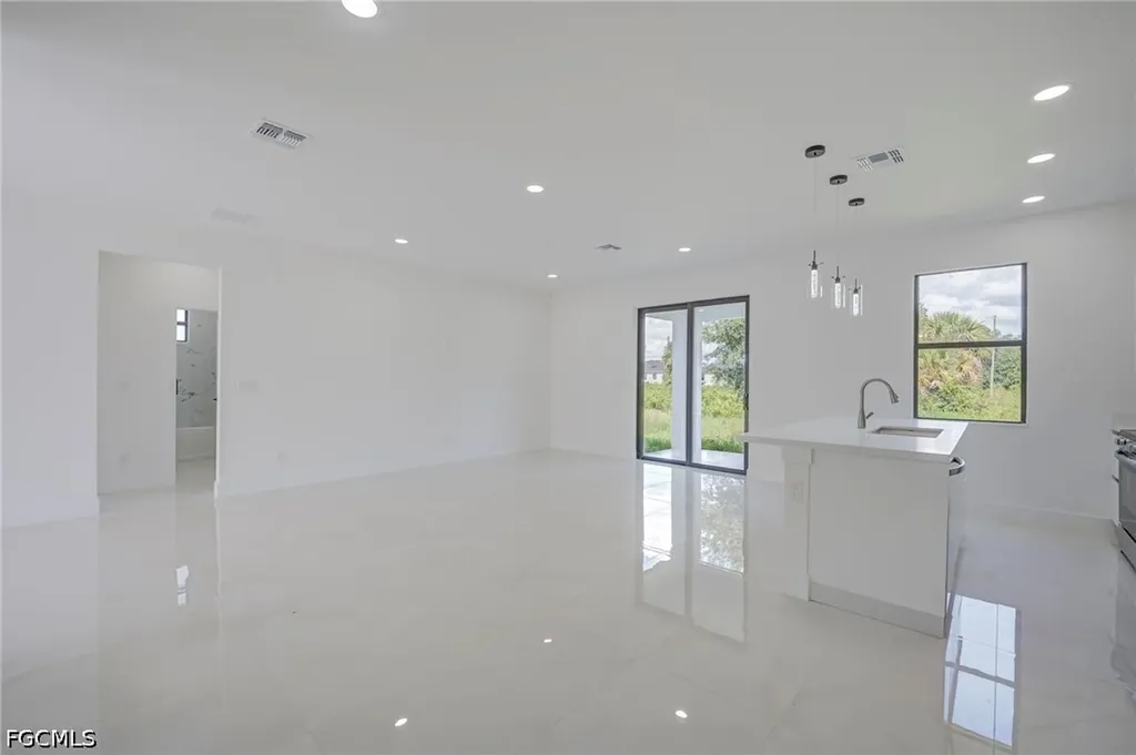 5905 Sunshine Boulevard N Lehigh Acres FL 33971