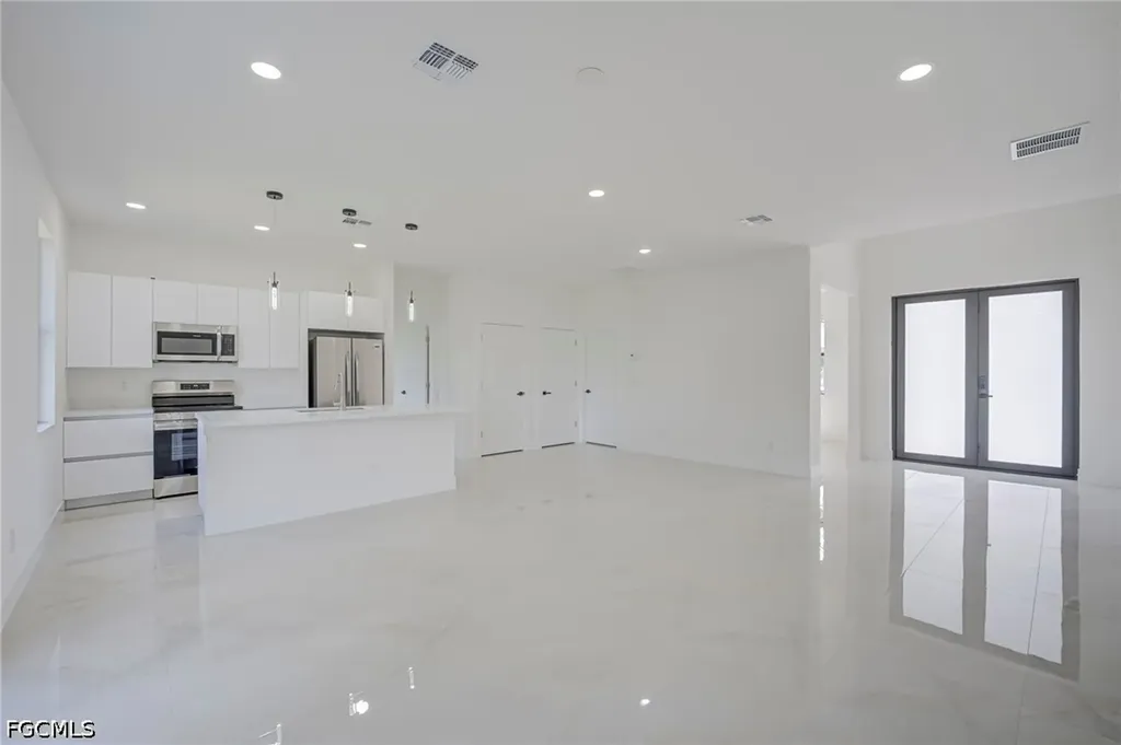 5905 Sunshine Boulevard N Lehigh Acres FL 33971