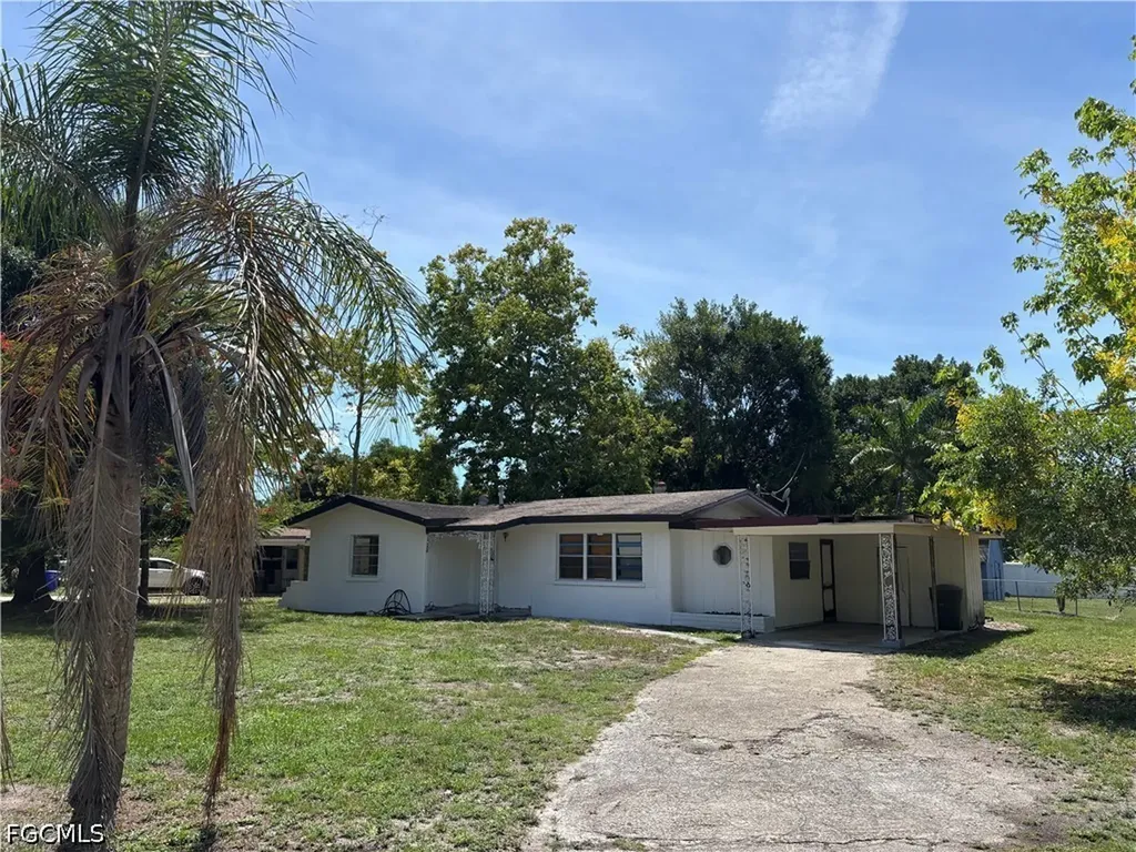 3977 Seminole Avenue Fort Myers FL 33916