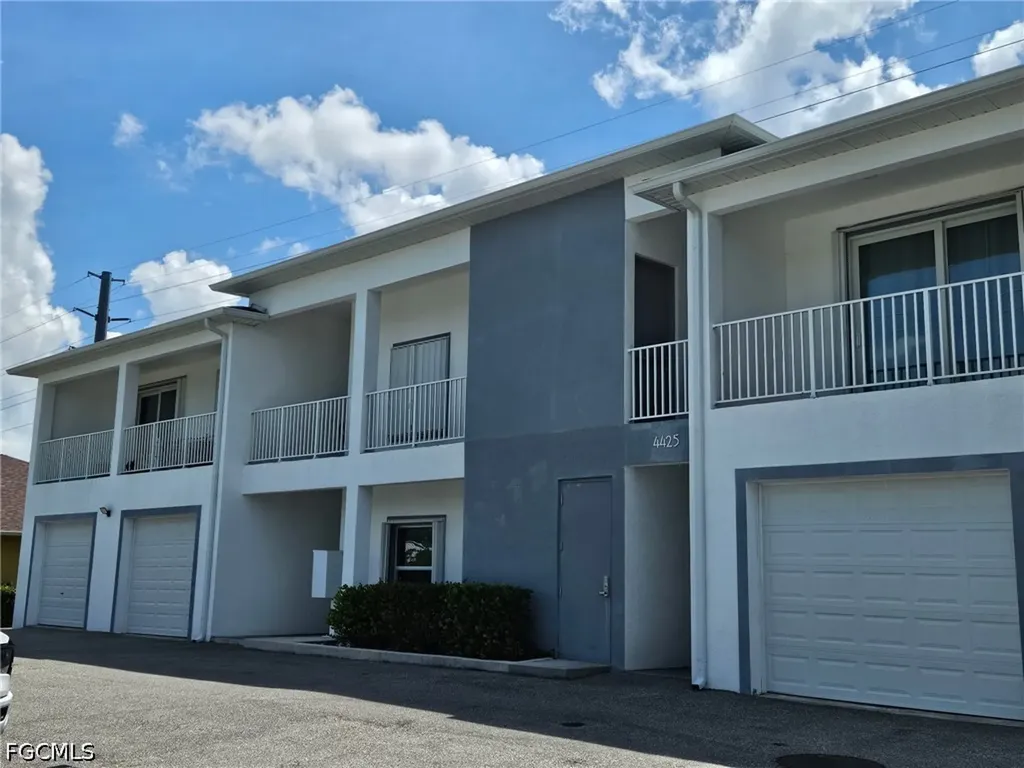 4425 SW Santa Barbara Place Cape Coral FL 33914