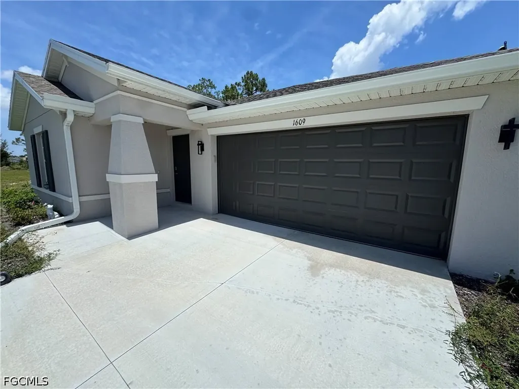1609 NE 33rd Terrace Cape Coral FL 33909