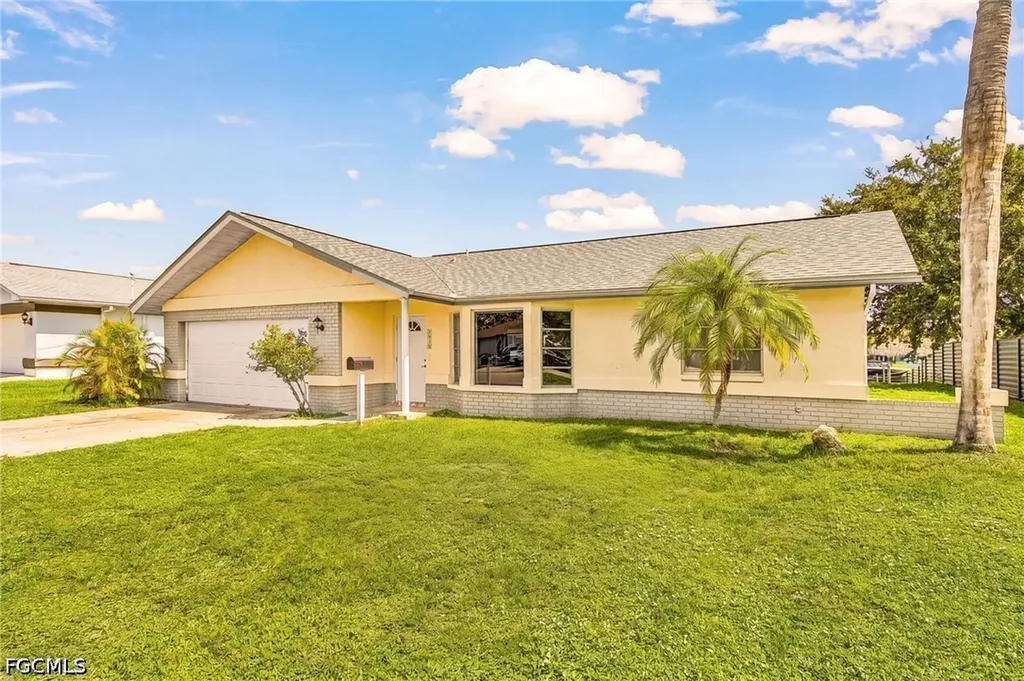 1435 SE 14th Street Cape Coral FL 33990