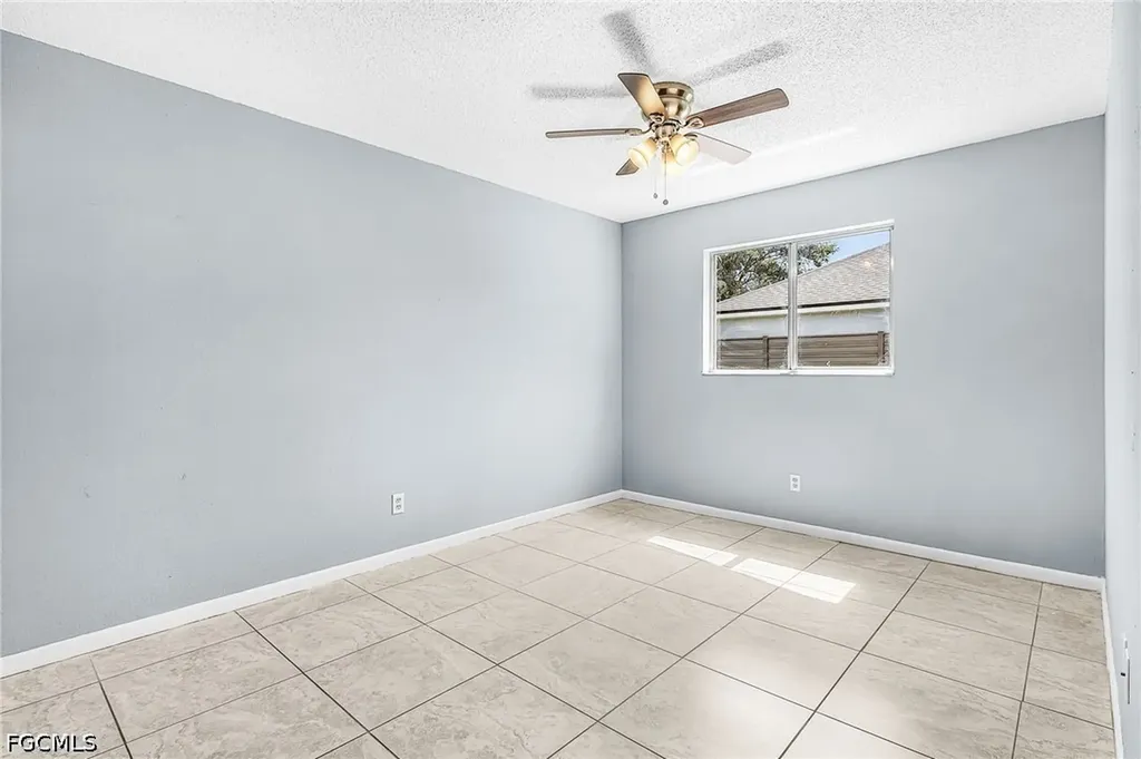1435 SE 14th Street Cape Coral FL 33990