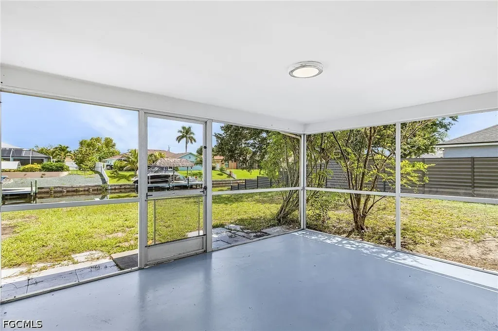 1435 SE 14th Street Cape Coral FL 33990