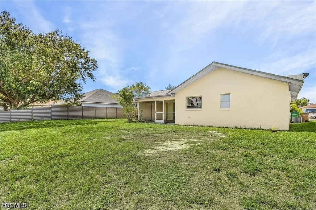 1435 SE 14th Street Cape Coral FL 33990