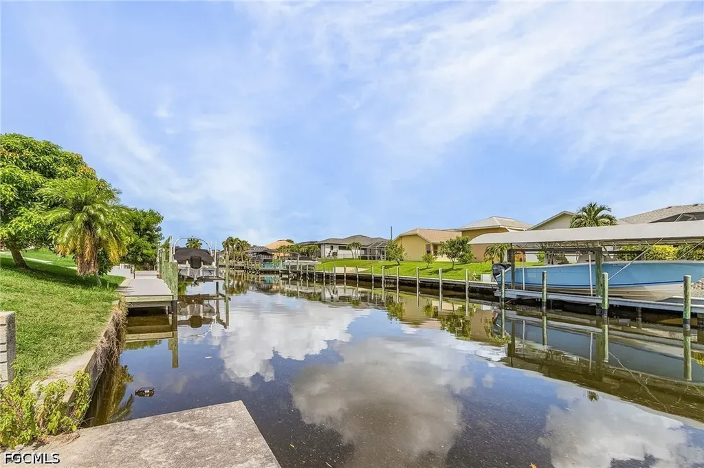 1435 SE 14th Street Cape Coral FL 33990