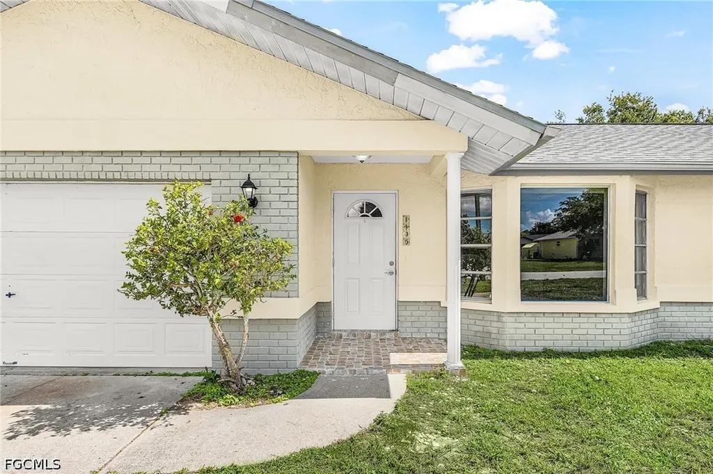 1435 SE 14th Street Cape Coral FL 33990