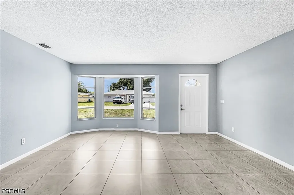 1435 SE 14th Street Cape Coral FL 33990
