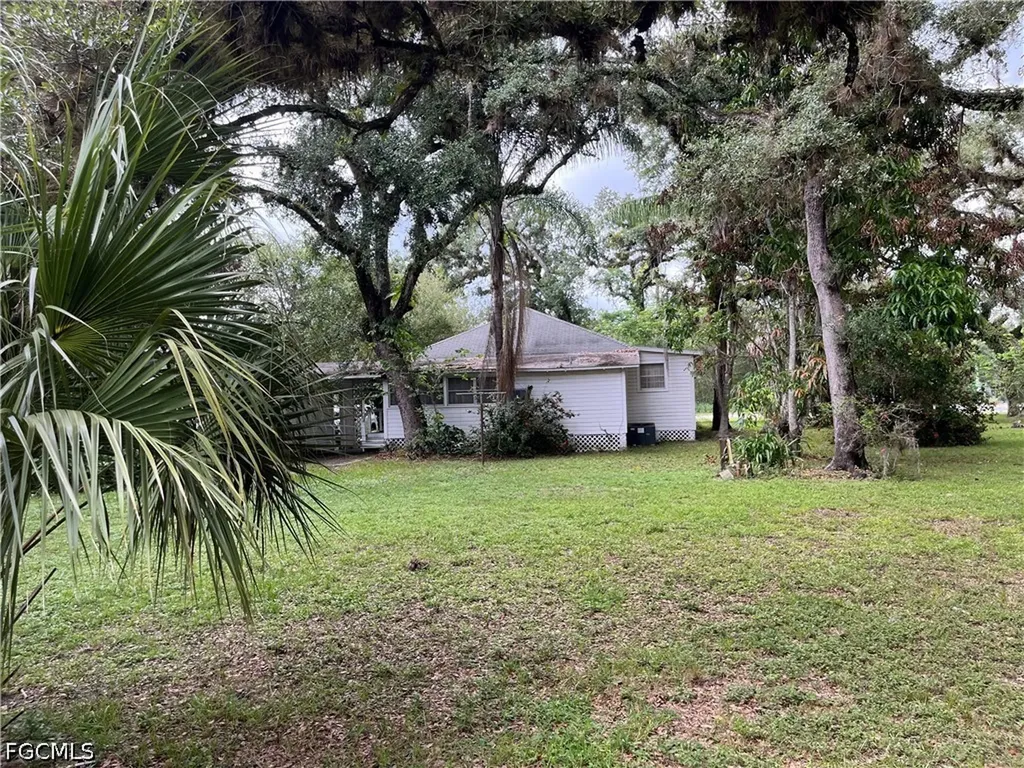 351 E Hickpochee Ave/sr 80 + S Oak Street Labelle FL 33935