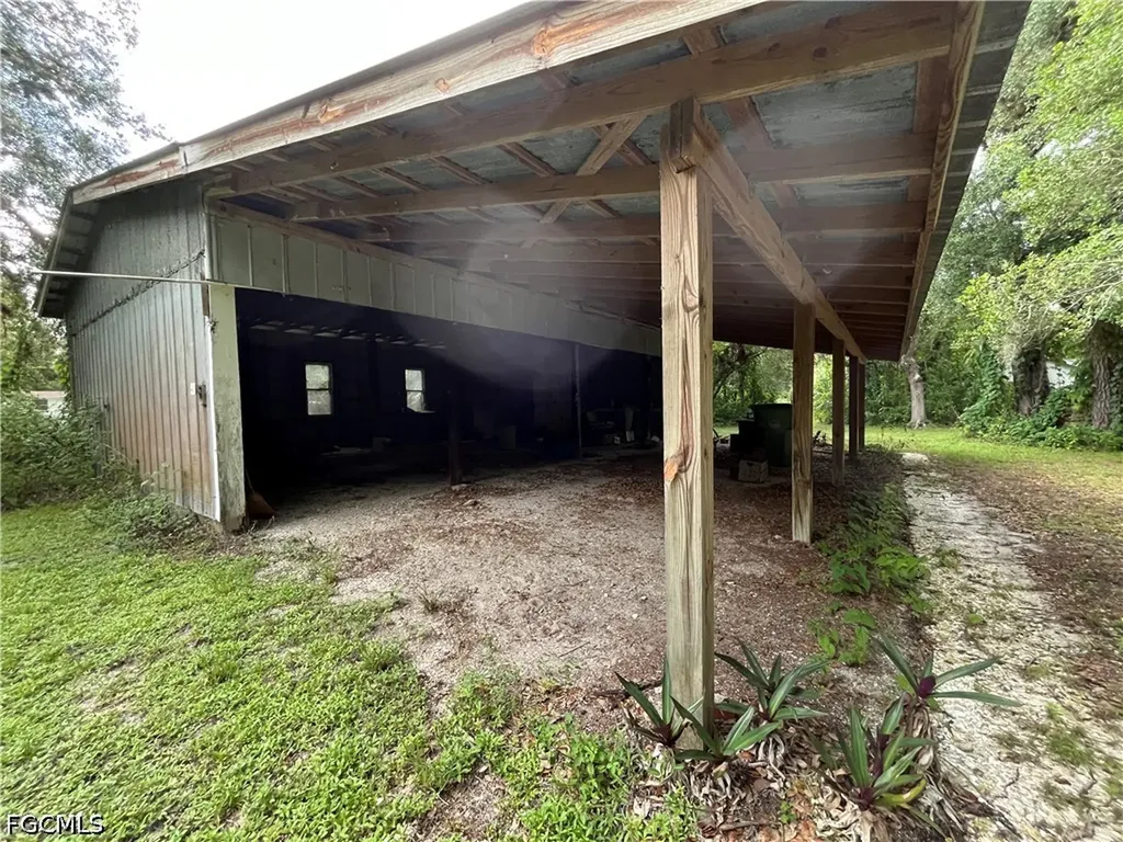 351 E Hickpochee Avenue Labelle FL 33935