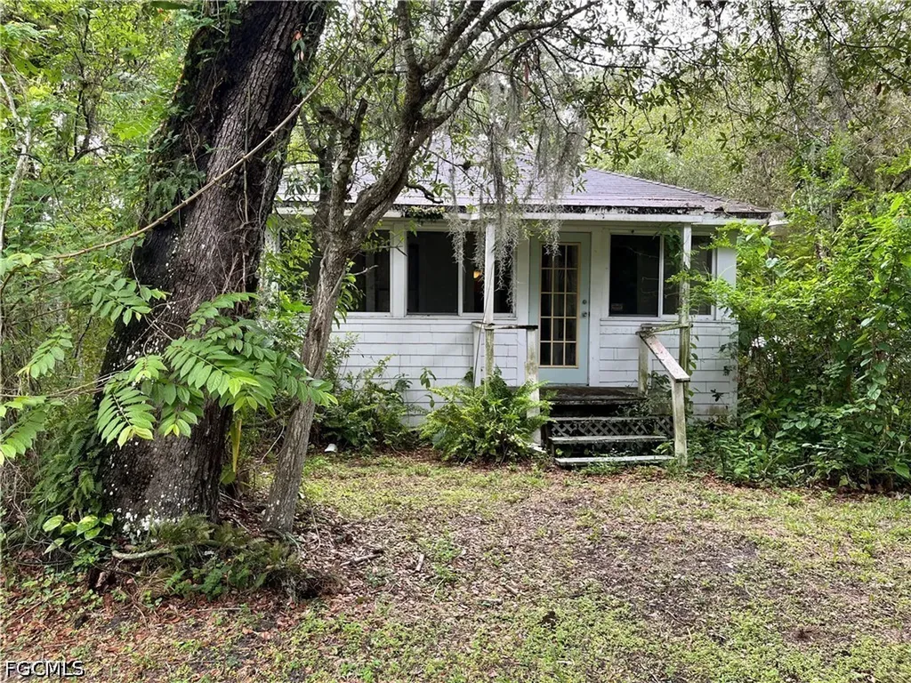 351 E Hickpochee Ave/sr 80 + S Oak Street Labelle FL 33935
