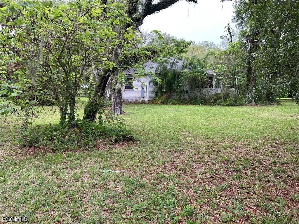 351 E Hickpochee Avenue Labelle FL 33935