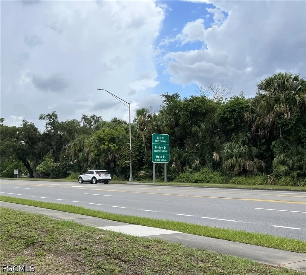 351 E Hickpochee Ave/sr 80 + S Oak Street Labelle FL 33935