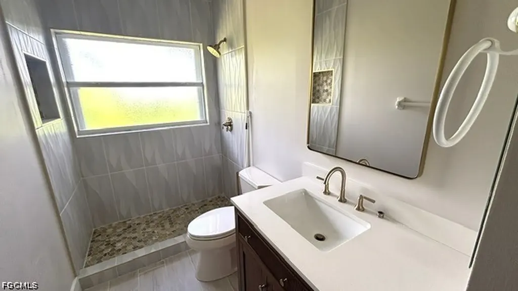 2205 SE 18th Avenue Cape Coral FL 33990