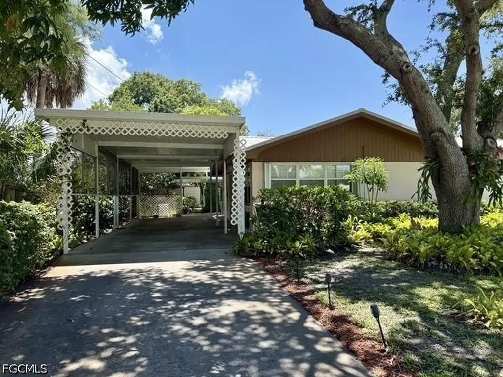 444 E Osceola Avenue Clewiston FL 33440