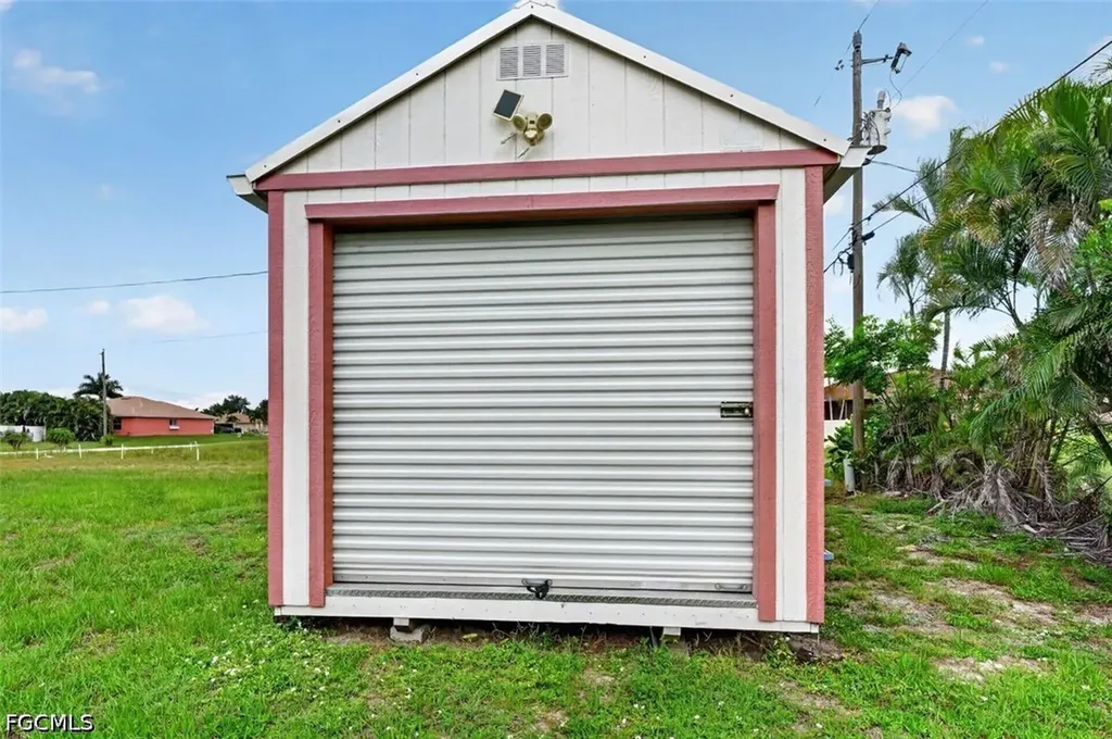827 SW 29th Terrace Cape Coral FL 33914