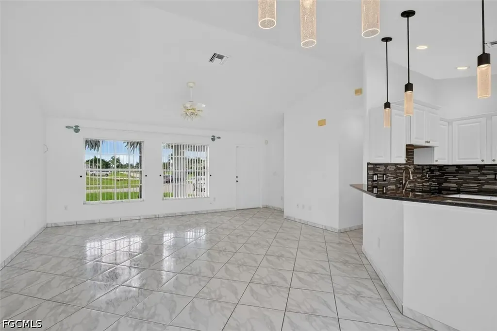 827 SW 29th Terrace Cape Coral FL 33914