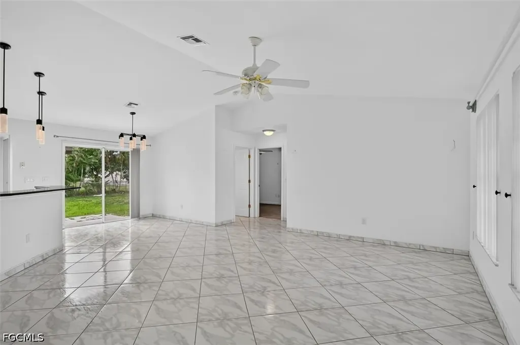 827 SW 29th Terrace Cape Coral FL 33914