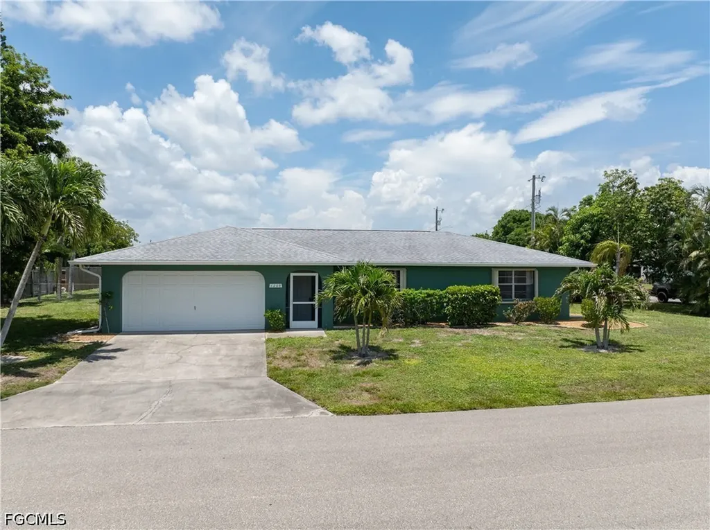 1209 SE 12th Street Cape Coral FL 33990