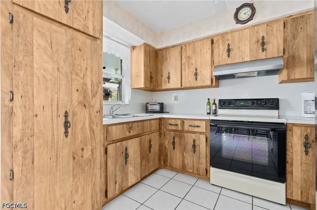 1209 SE 12th Street Cape Coral FL 33990