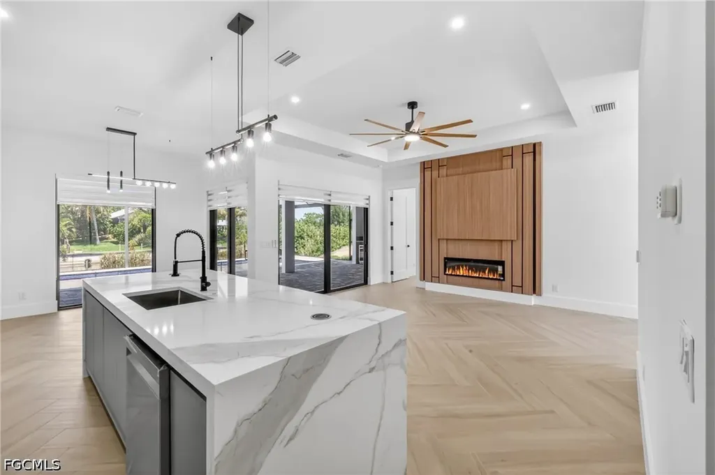 2014 SW 8th Place Cape Coral FL 33991
