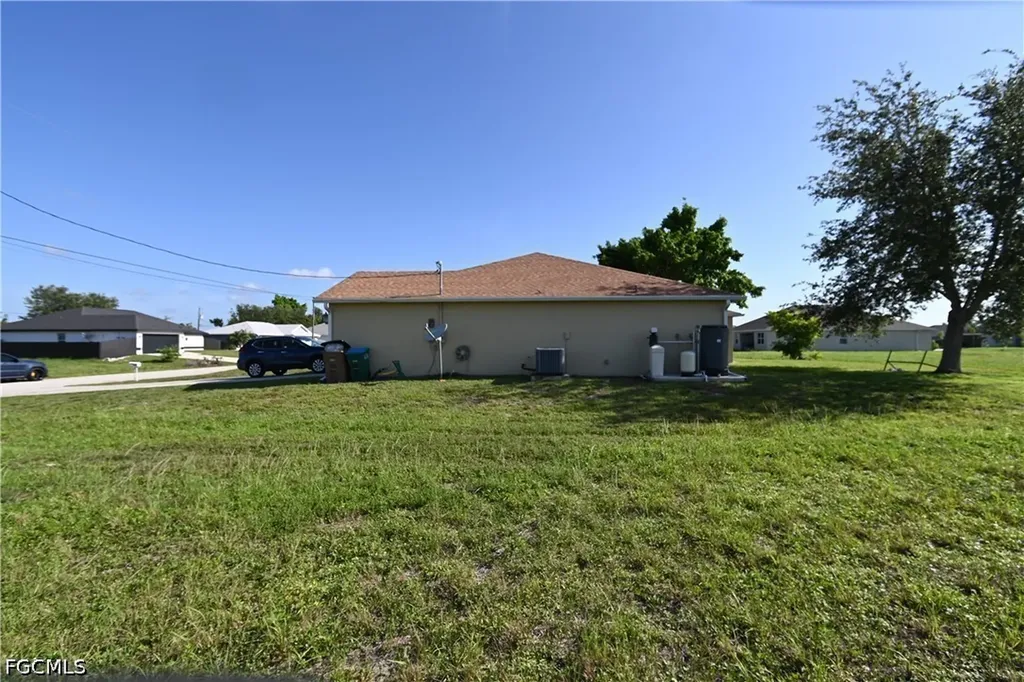 1701 NE 6th Place Cape Coral FL 33909
