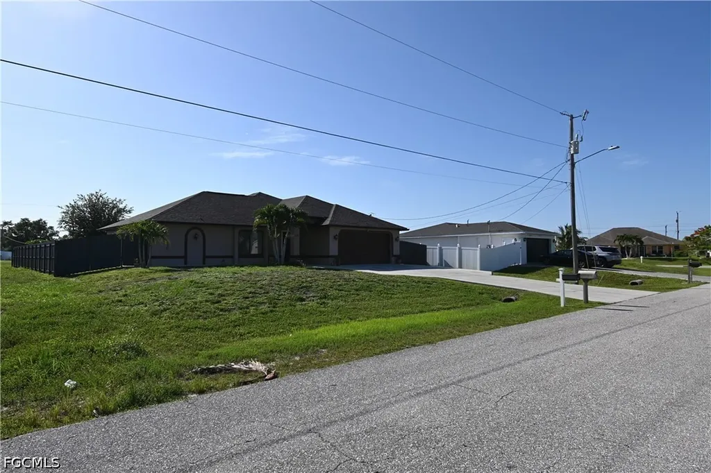 1701 NE 6th Place Cape Coral FL 33909