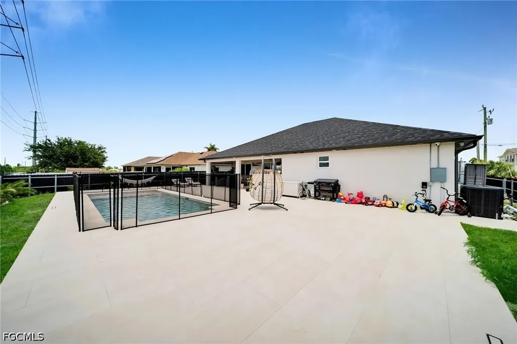 512 NW 24th Avenue Cape Coral FL 33993