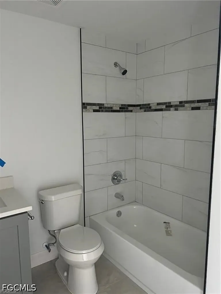 6064 Laurelwood Drive Fort Myers FL 33905
