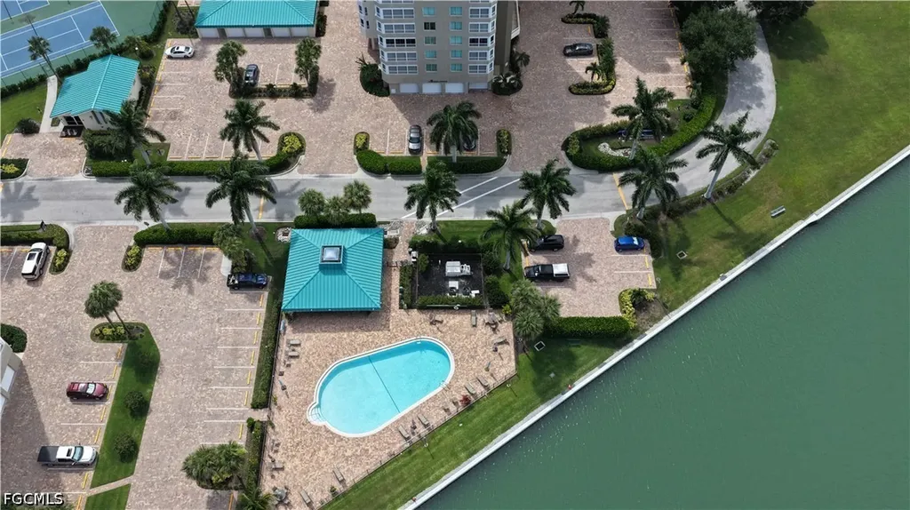 21 Bluebill Avenue Naples FL 34108