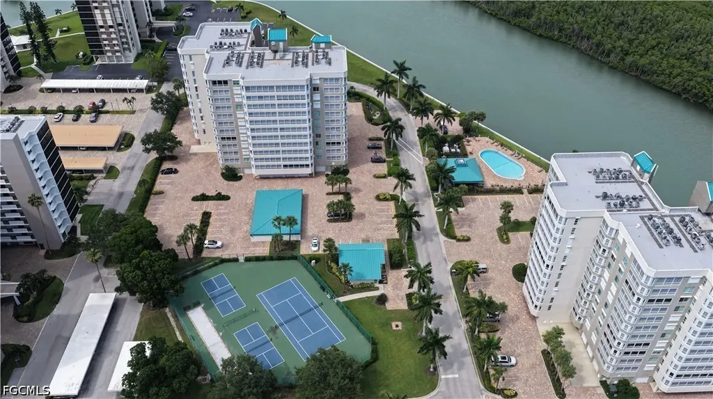 21 Bluebill Avenue Naples FL 34108