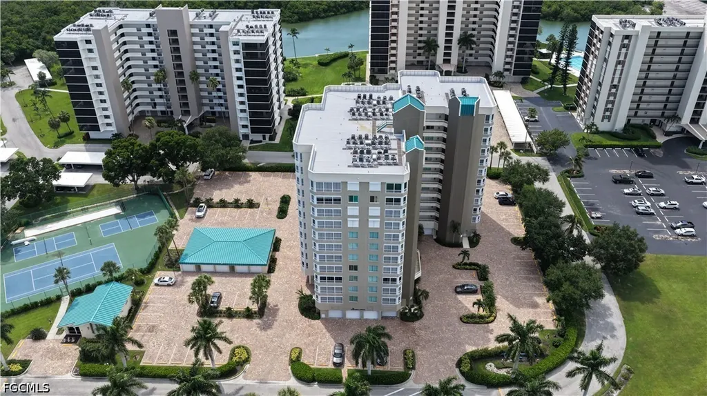 21 Bluebill Avenue Naples FL 34108
