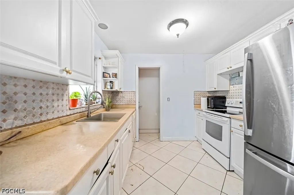27 NE 20th Avenue Cape Coral FL 33909