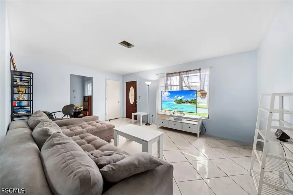 27 NE 20th Avenue Cape Coral FL 33909