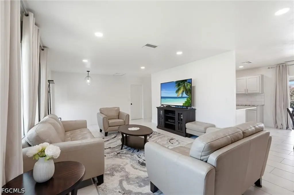 1446 SE 13th Street Cape Coral FL 33990
