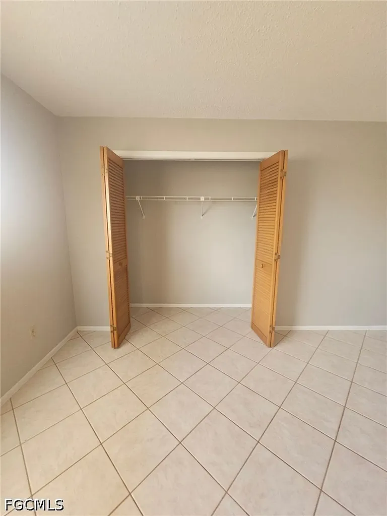 1221 SE 46th Lane Cape Coral FL 33904