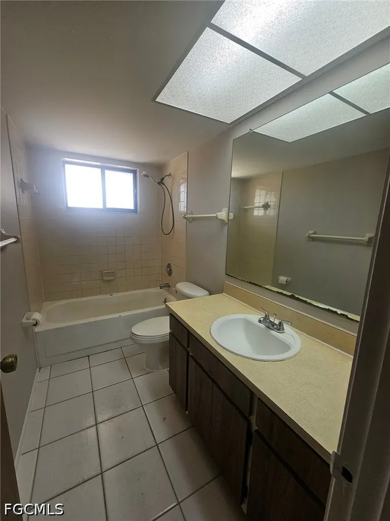 1221 SE 46th Lane Cape Coral FL 33904
