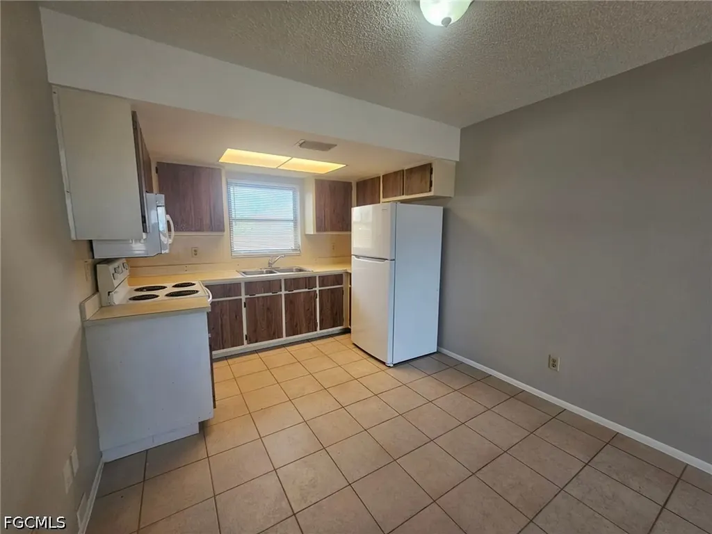 1221 SE 46th Lane Cape Coral FL 33904