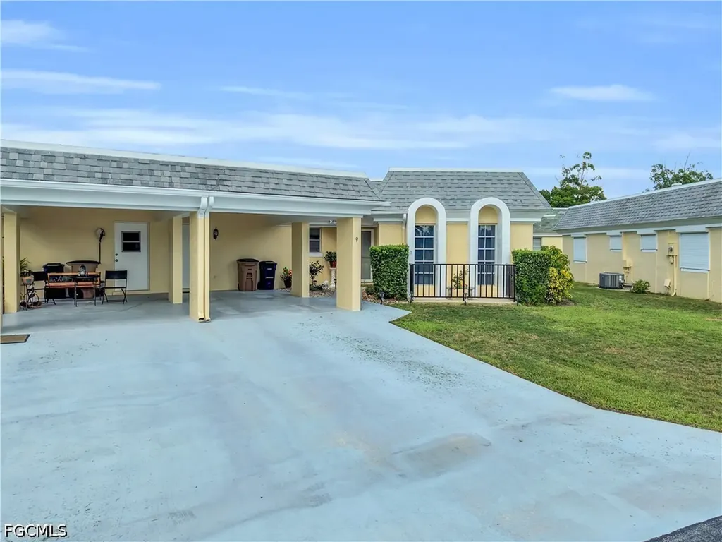 9 Regency Court Lehigh Acres FL 33936
