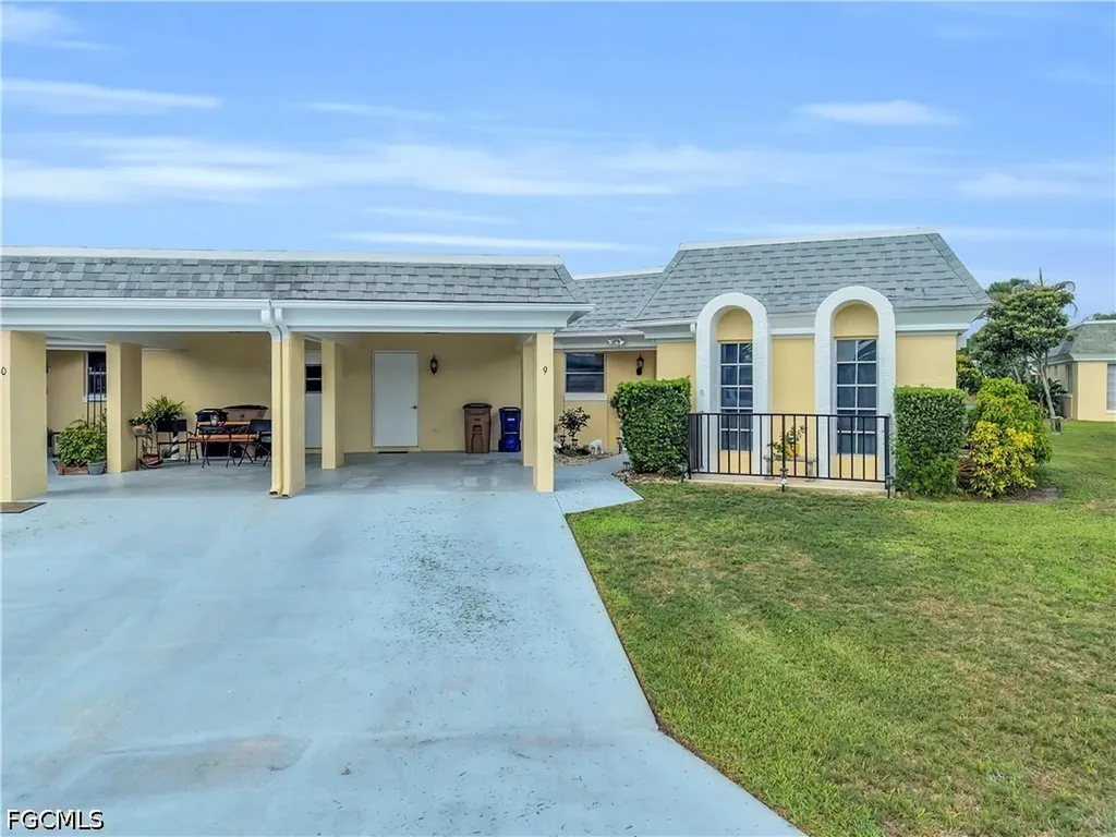 9 Regency Court Lehigh Acres FL 33936