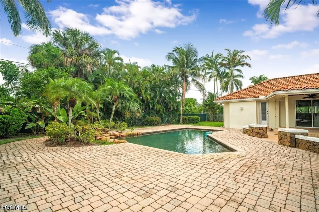 5231 Greenbriar Drive Fort Myers FL 33919