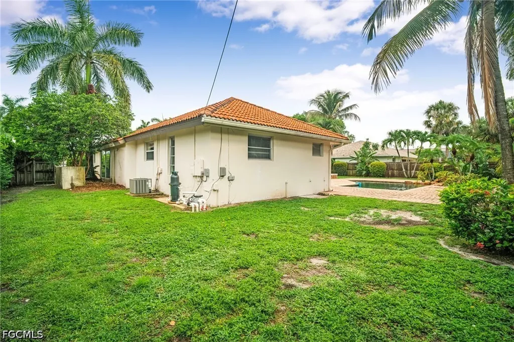 5231 Greenbriar Drive Fort Myers FL 33919